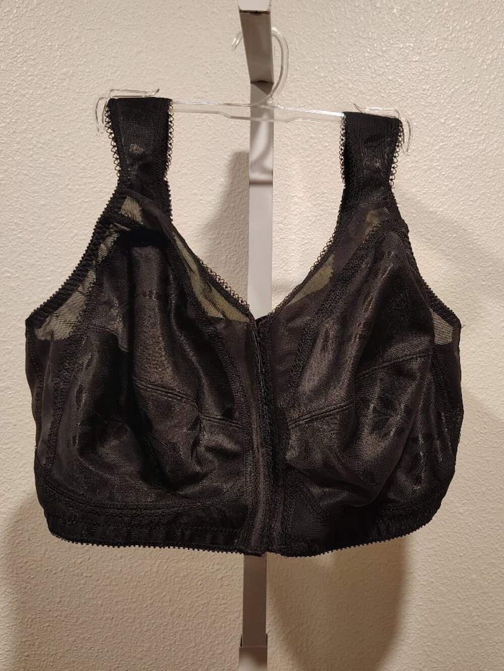 Playtex 18 Hour Front-Closure Wireless Bra Style 4695 Flex Back Black Size 42DD